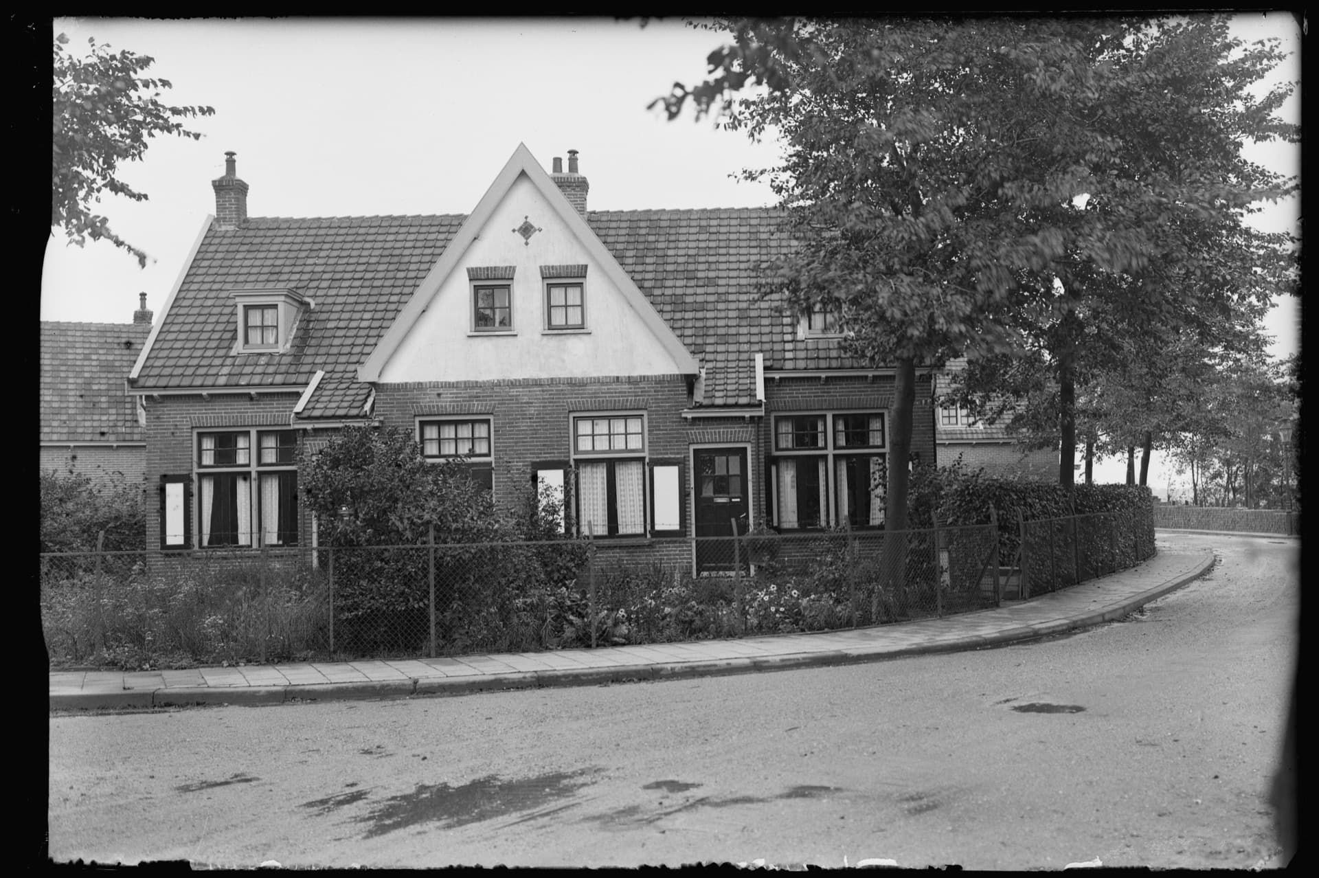 Opgestapelde straatstenen klaar voor gebruik